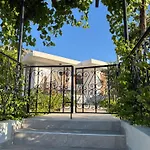 V&g Cozy Near Lindos, Spacious 2br Holiday home *