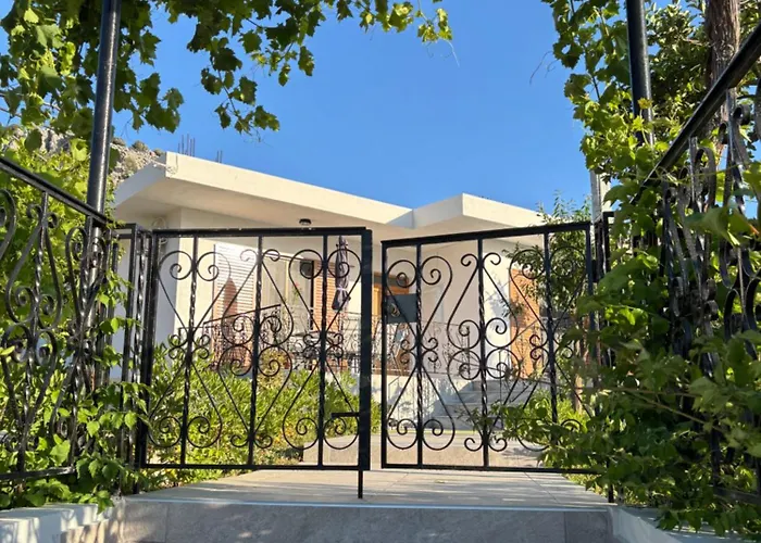 V&g Cozy Home, Pilona Village بيت للعطل *